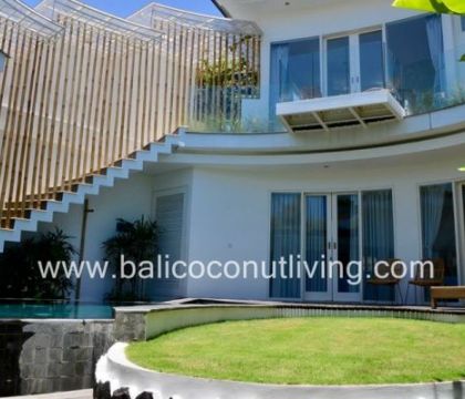 Villa Circle