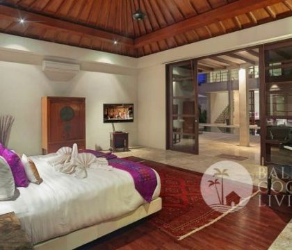 Bee Balm Villa