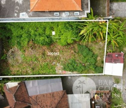 2 Are for sale, Land
