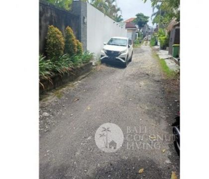 LAND FOR SALE LEASEHOLD 350 SQM  IN FAMOUS BERAWA AREA