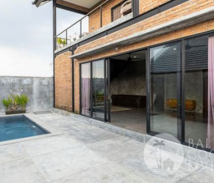 Villa Anomali