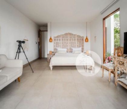 Villa Bee 1
